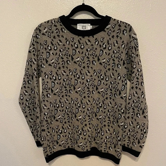 Anne Klein Sweaters - Vintage 1980’s Anne Klein Sweater Lamb’s Wool Size Small Leopard Print Knit